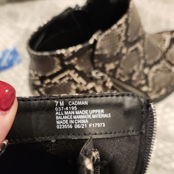 Arizona Jean Company Snakeskin Ankle Booties Women's Size 7 - Picture 3 of 5